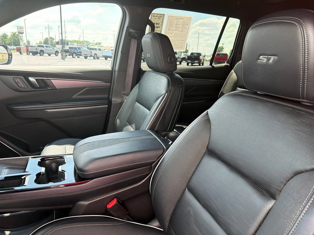Used 2025 Buick Enclave Sport Touring w/ Power Package AWD/4WD image 13