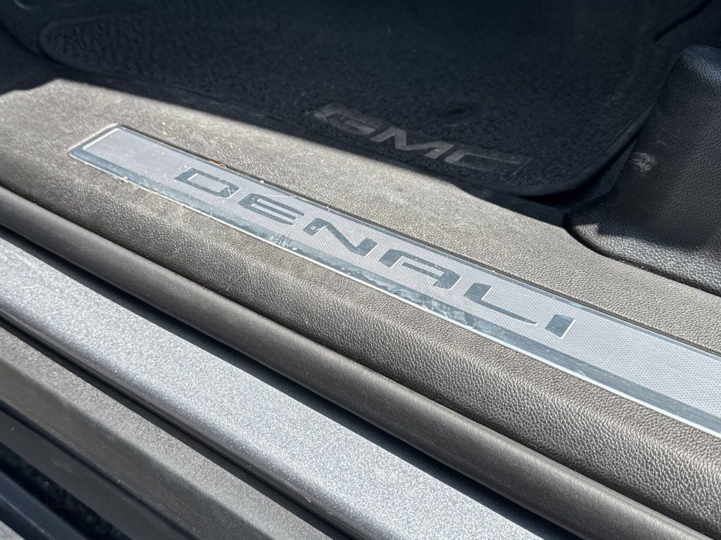 Used 2022 GMC Yukon Denali RWD image 25