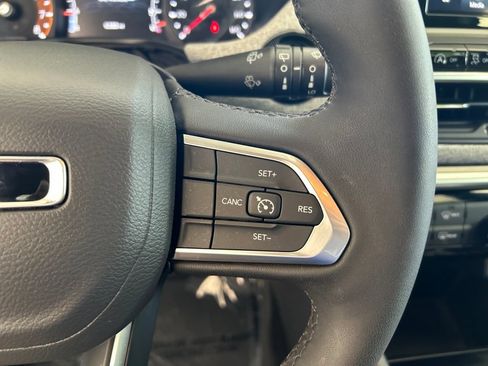 Used 2025 Jeep Compass Latitude AWD/4WD image 42