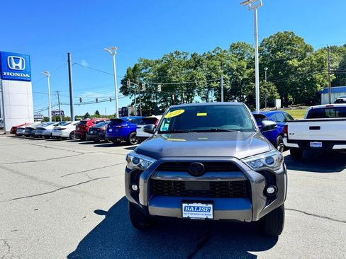 Used 2022 Toyota 4Runner SR5 Premium w/ Moonroof Package AWD/4WD image 2