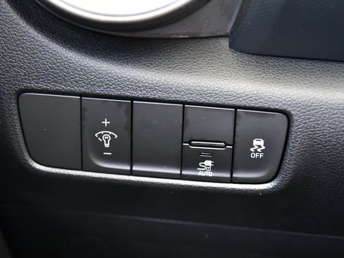 Used 2023 Hyundai Kona SEL FWD image 34