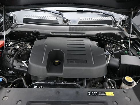 Used 2023 Land Rover Defender 130 X-Dynamic SE image 26