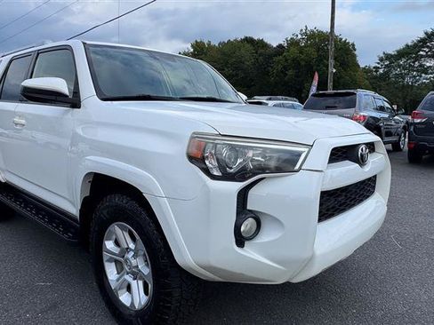Used 2014 Toyota 4Runner SR5 AWD/4WD image 19
