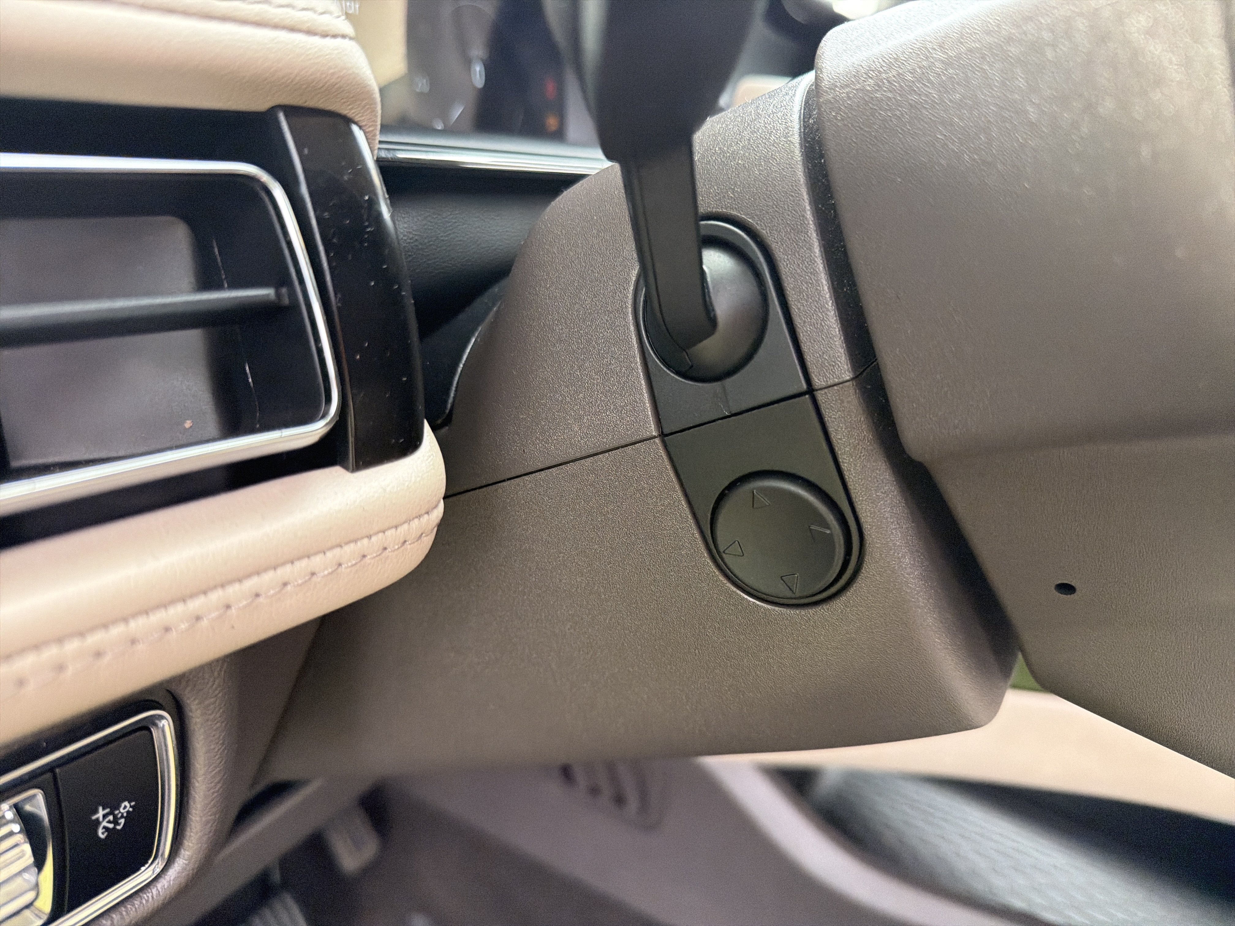 Used 2023 Lincoln Nautilus AWD w/ Premium Package image 16
