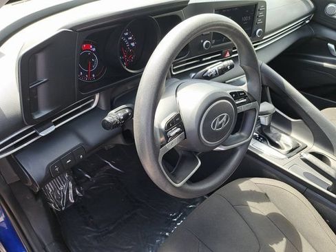 Used 2023 Hyundai Elantra SEL FWD image 13