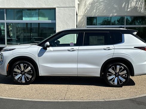 New 2025 Mitsubishi Outlander SEL image 7