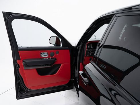 New 2025 Rolls-Royce Cullinan Black Badge w/ Leather Finishing Pack image 10