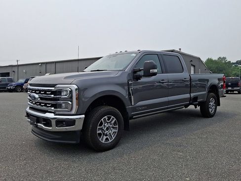 Used 2025 Ford F250 4x4 Crew Cab Super Duty image 3