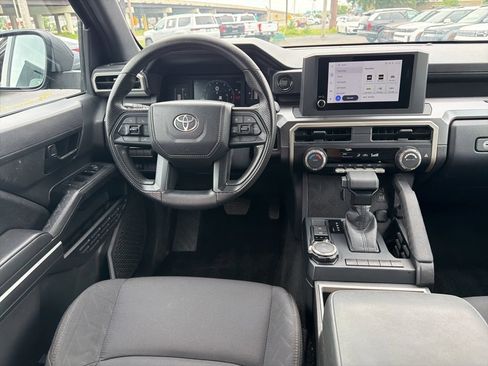 Used 2025 Toyota Tacoma SR5 AWD/4WD image 19