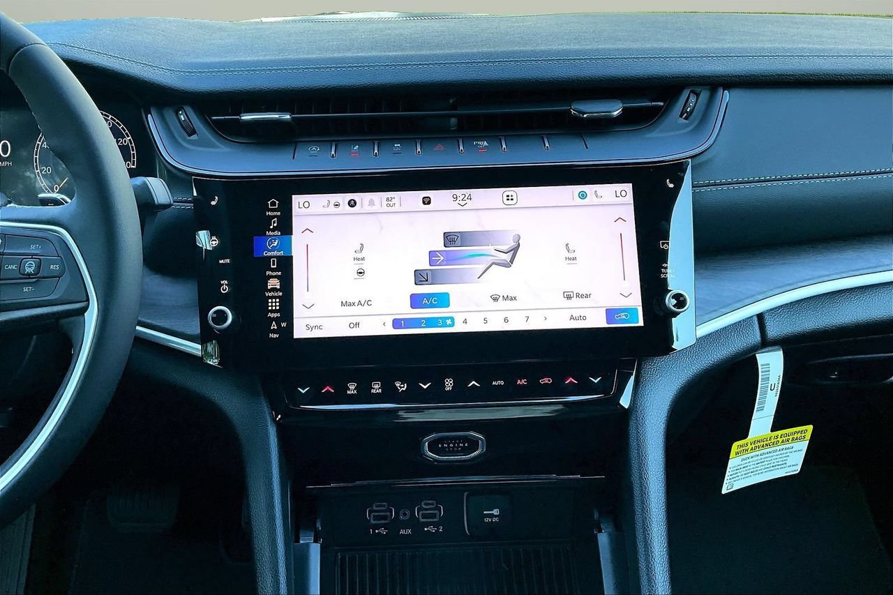 New 2026 Jeep Grand Cherokee Altitude AWD/4WD image 11