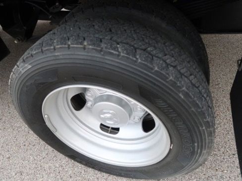 Used 2024 RAM 5500 Tradesman w/ Chrome Appearance Group image 17