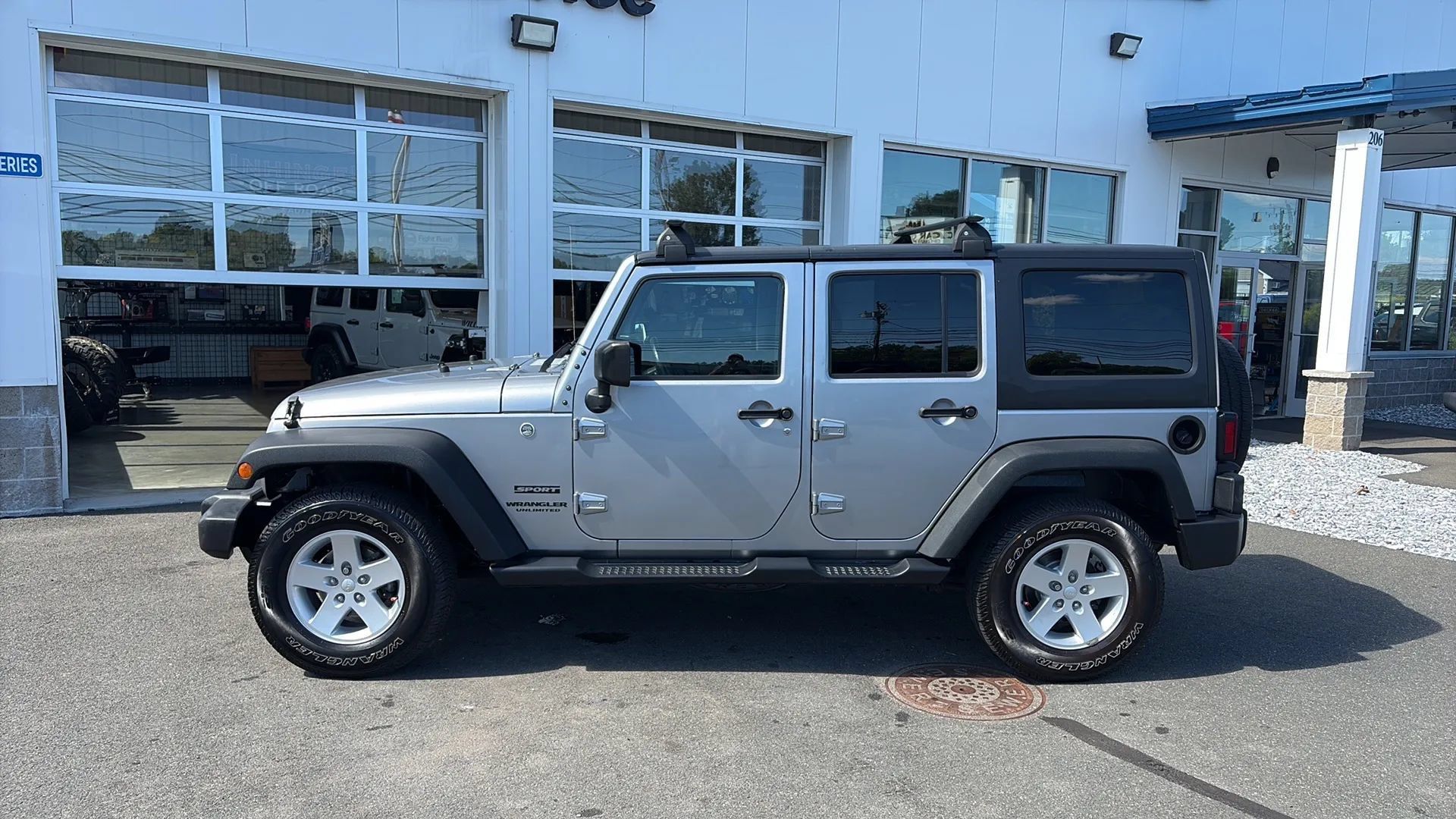 Used 2017 Jeep Wrangler Unlimited Sport w/ Quick Order Package 24S AWD/4WD image 3
