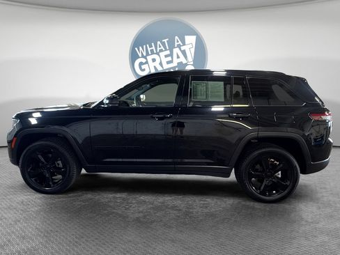 Used 2023 Jeep Grand Cherokee Altitude AWD/4WD image 7