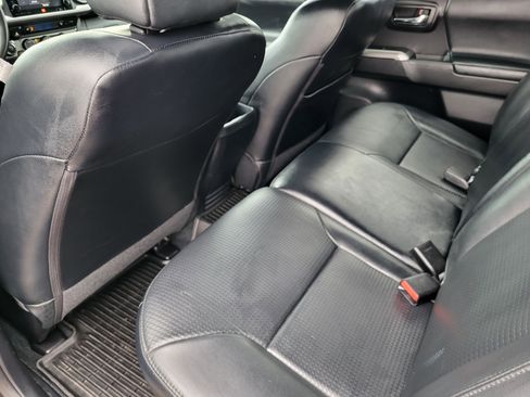 Used 2019 Toyota Tacoma SR5 image 8