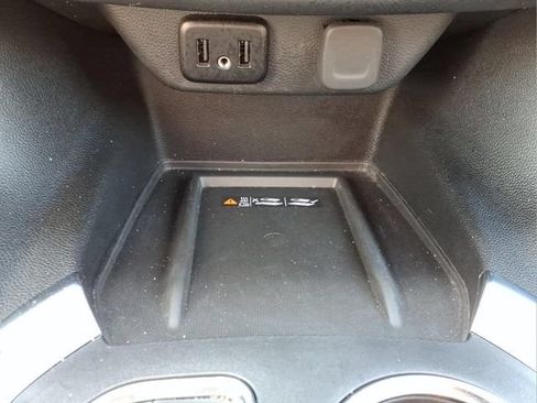 Used 2023 Chevrolet Traverse LT FWD image 21