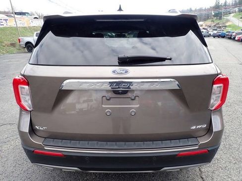 Used 2021 Ford Explorer XLT w/ Equipment Group 202A image 4