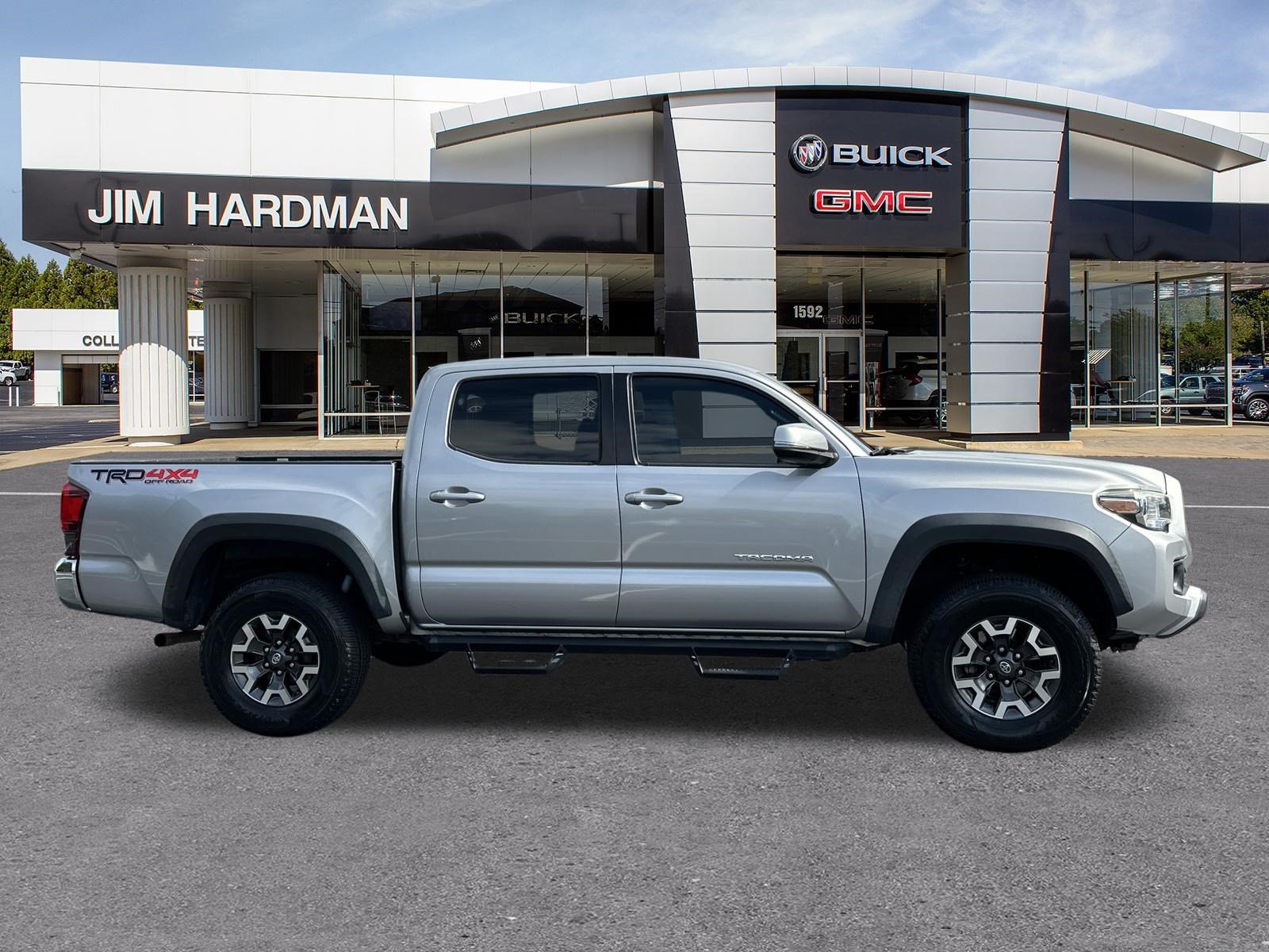 Used 2019 Toyota Tacoma TRD Off-Road AWD/4WD image 9