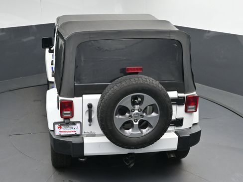 Used 2016 Jeep Wrangler Unlimited Sahara w/ Connectivity Group image 35