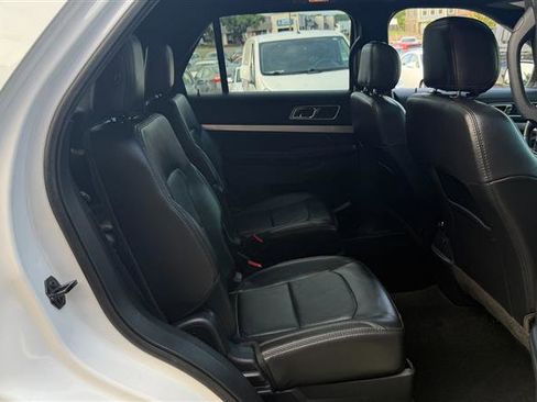 Used 2017 Ford Explorer XLT w/ Equipment Group 202A AWD/4WD image 16