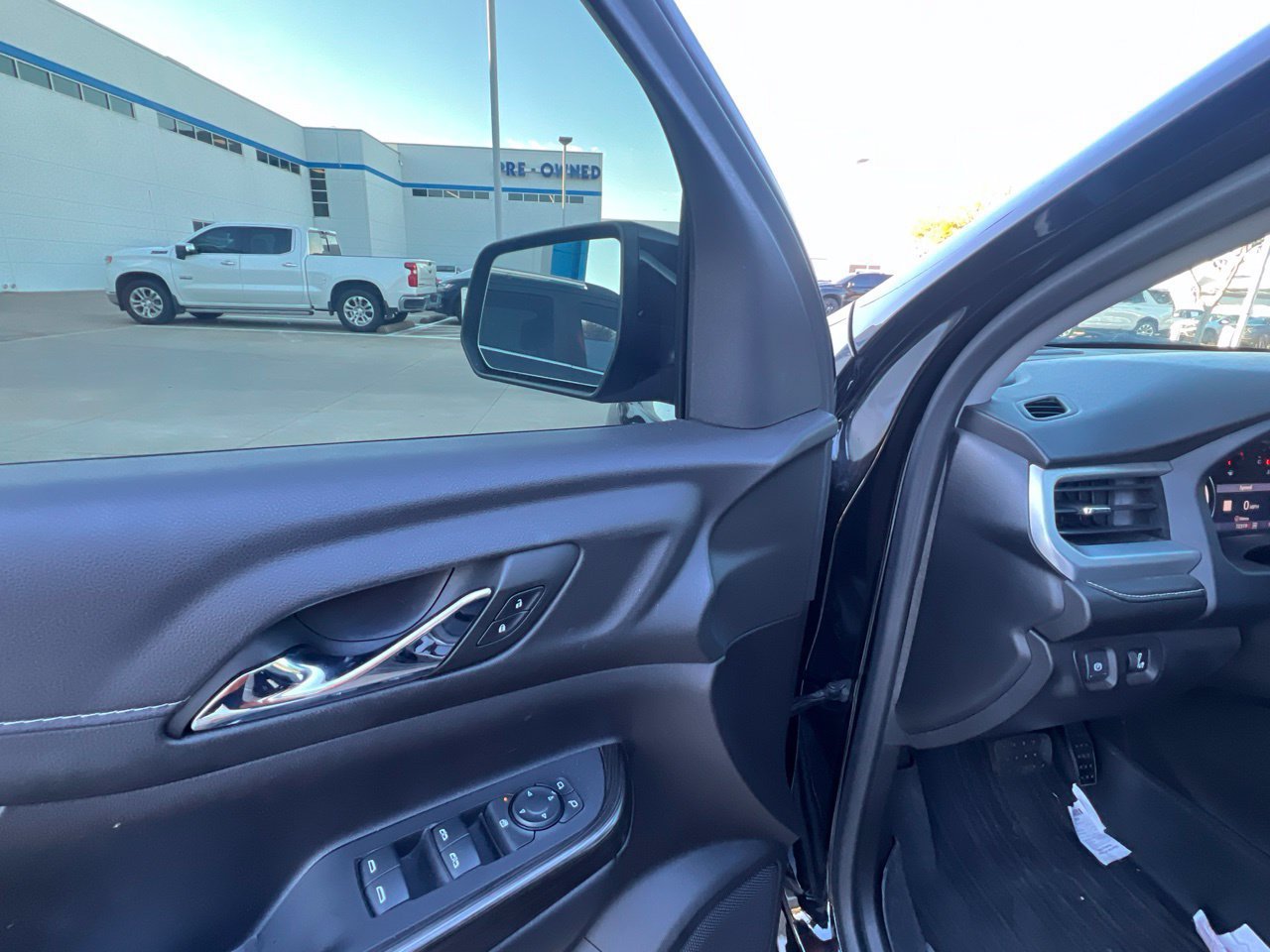 Used 2023 GMC Acadia SLT AWD/4WD image 14