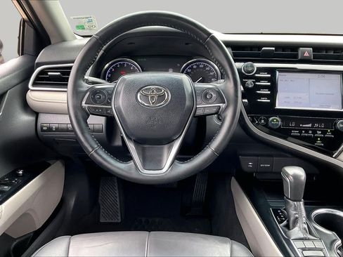 Used 2018 Toyota Camry XLE FWD image 6