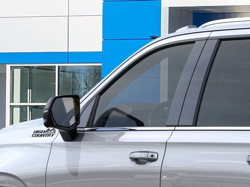 New 2026 Chevrolet Suburban High Country AWD/4WD image 42