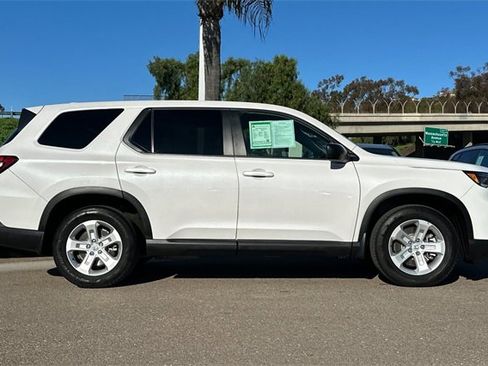 Certified 2023 Honda Pilot LX image 4