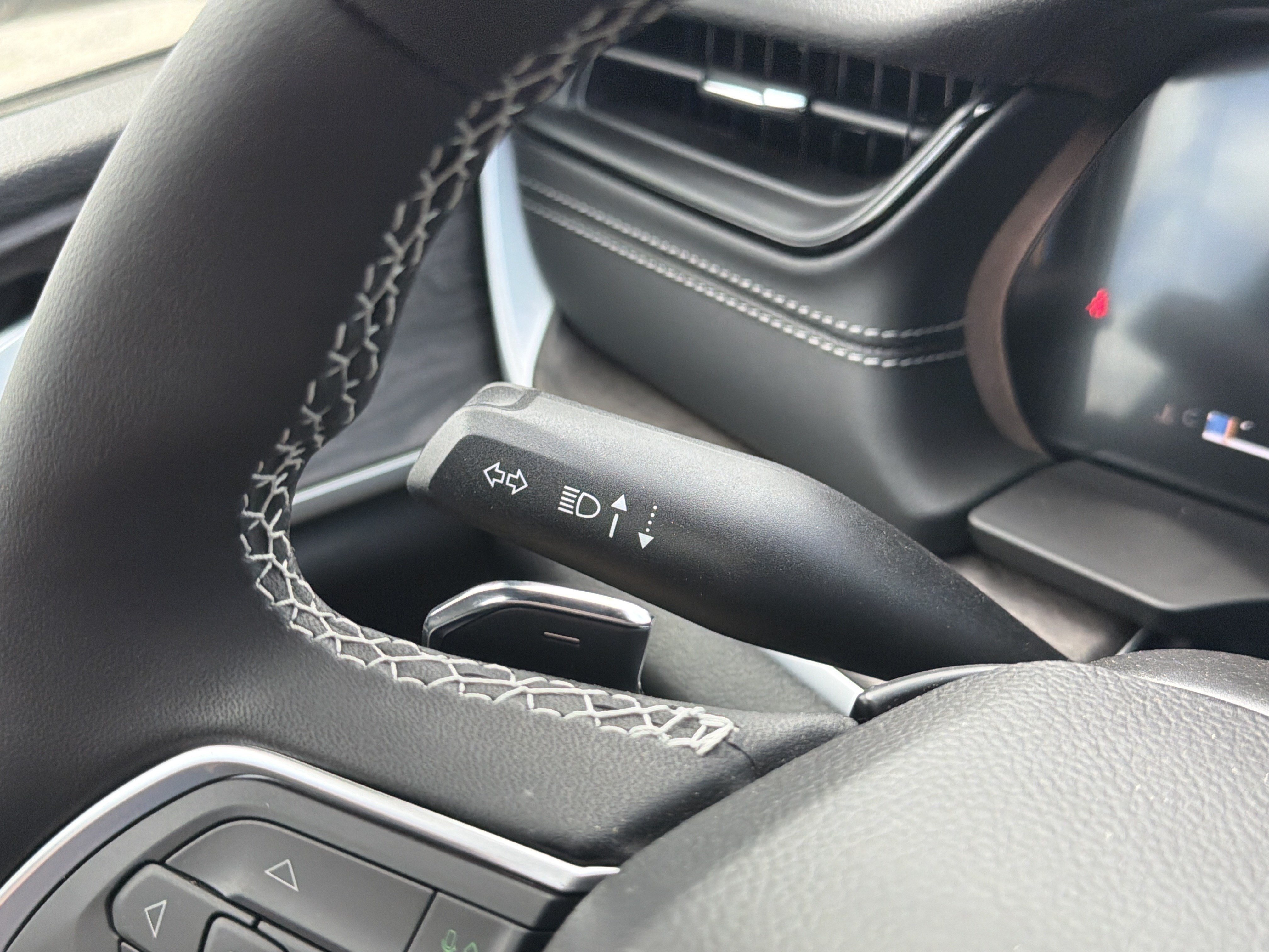 New 2026 Jeep Grand Cherokee Altitude AWD/4WD image 10