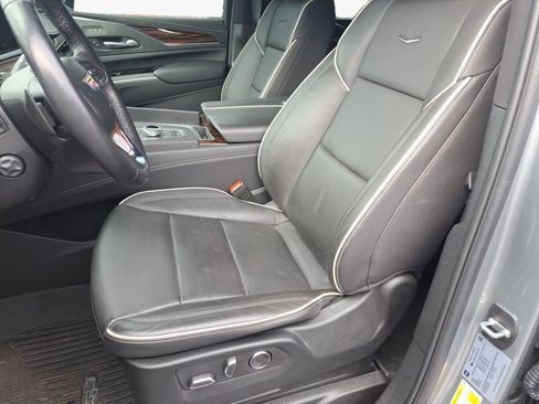 Used 2024 Cadillac Escalade ESV Premium Luxury image 9