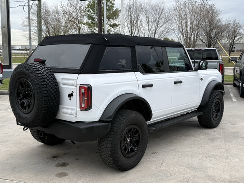 Used 2023 Ford Bronco Wildtrak image 5