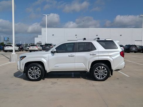 Used 2025 Toyota 4Runner Limited w/ Tow Technology Package AWD/4WD image 3