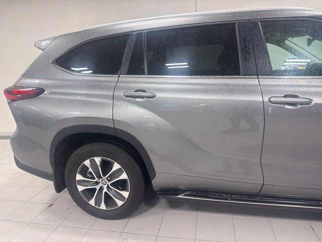 Used 2026 Toyota Highlander XLE AWD/4WD image 5