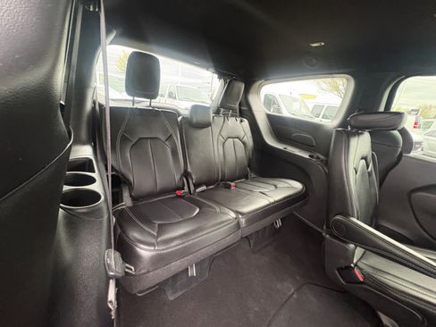 Used 2025 Chrysler Pacifica Select FWD image 26