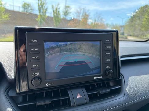 Used 2022 Toyota RAV4 XLE image 29