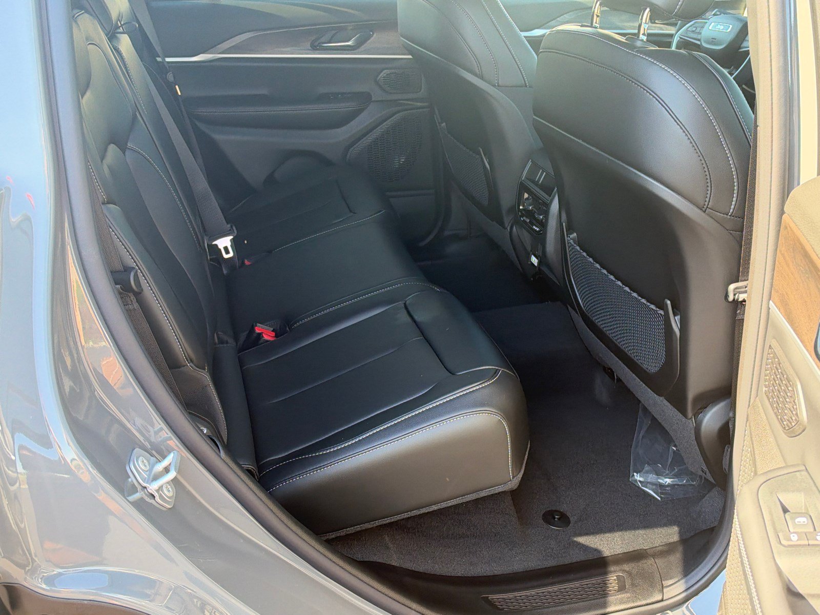 New 2027 Jeep Grand Cherokee Limited AWD/4WD image 15