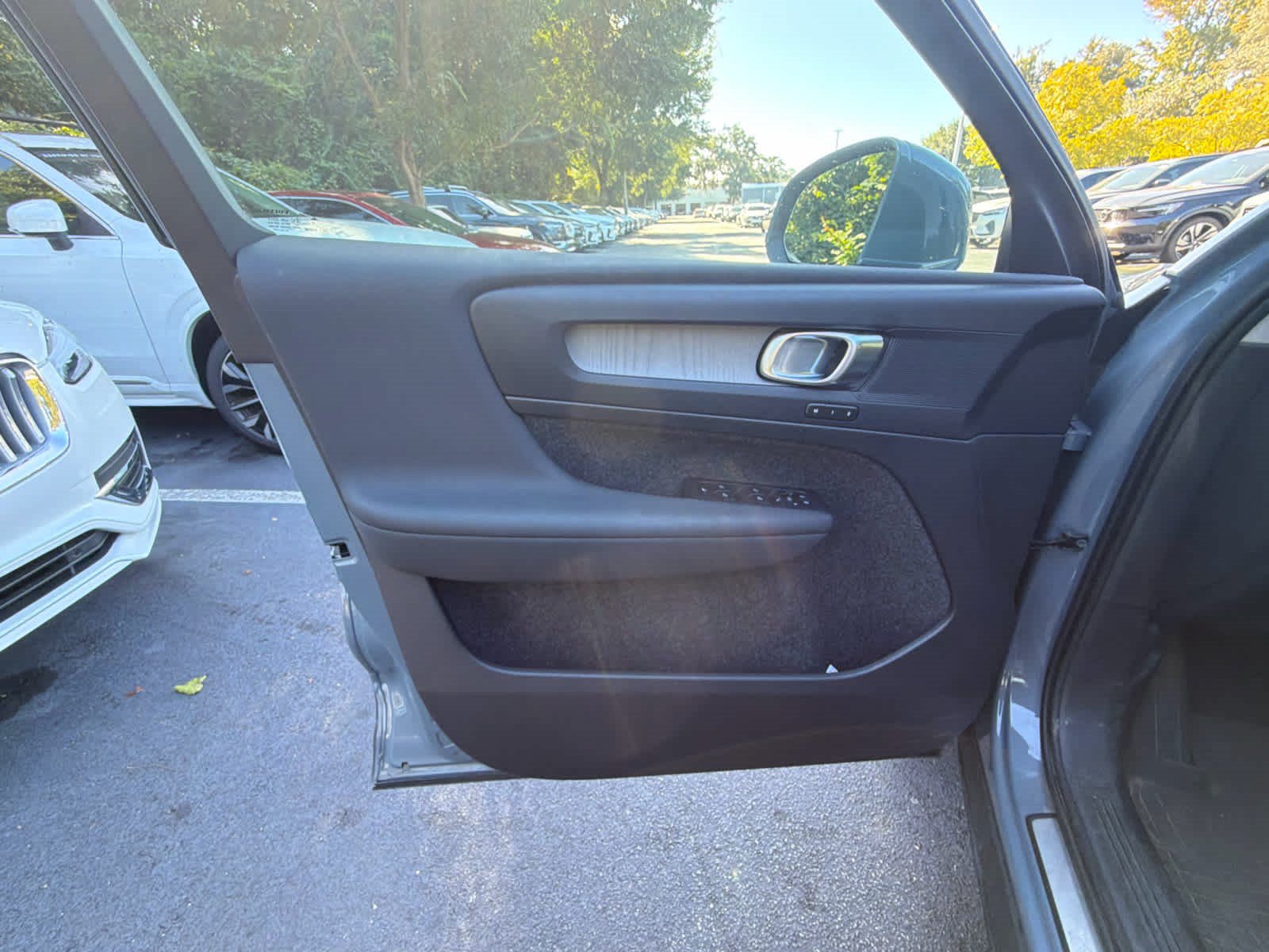 Used 2023 Volvo XC40 B4 Plus w/ Protection Package Premier FWD image 21