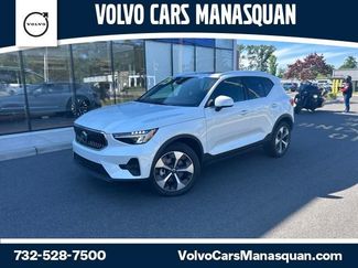 Certified 2025 Volvo XC40 B5 Plus AWD/4WD video 1