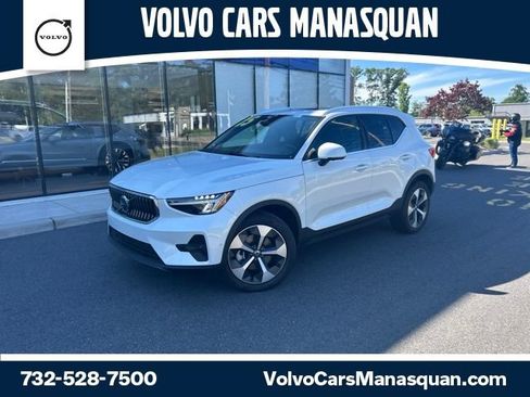 Certified 2025 Volvo XC40 B5 Plus AWD/4WD image 1
