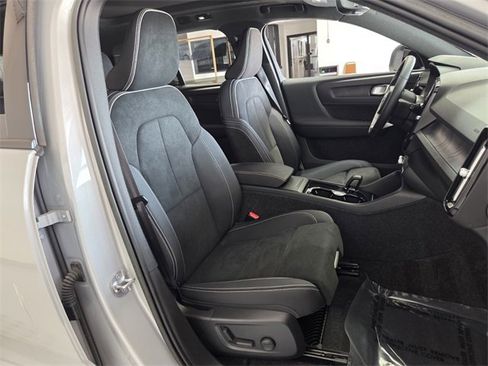 Certified 2023 Volvo XC40 Recharge Ultimate w/ Protection Package Premier image 19