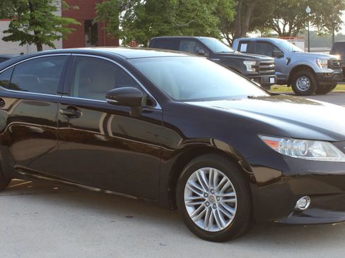 Used 2015 Lexus ES 350 w/ Luxury Package FWD image 7