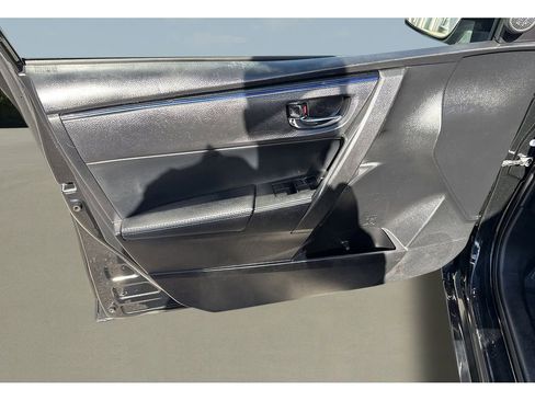 Used 2018 Toyota Corolla XSE image 13