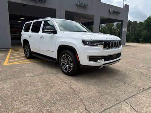 Used 2024 Jeep Wagoneer Series II w/ Flexible Seating Group RWD image 2