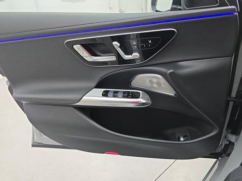 Used 2025 Mercedes-Benz E 350 4MATIC Sedan image 27