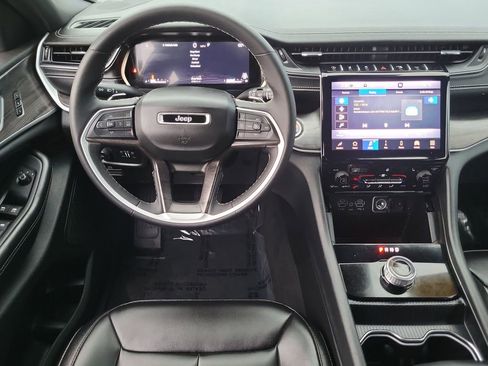 Used 2024 Jeep Grand Cherokee Limited image 4