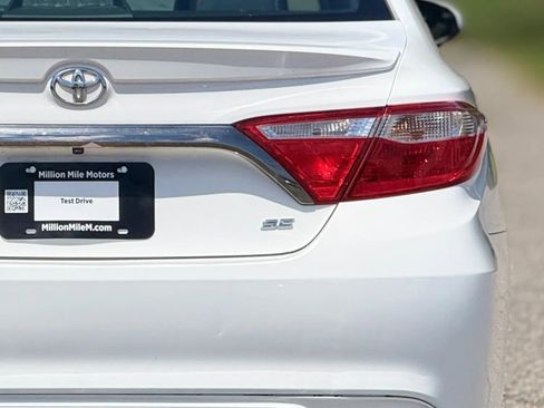 Used 2015 Toyota Camry SE FWD image 14