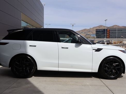 New 2026 Land Rover Range Rover Sport Dynamic SE image 4