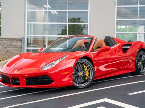 Used 2018 Ferrari 488 Spider RWD image 2