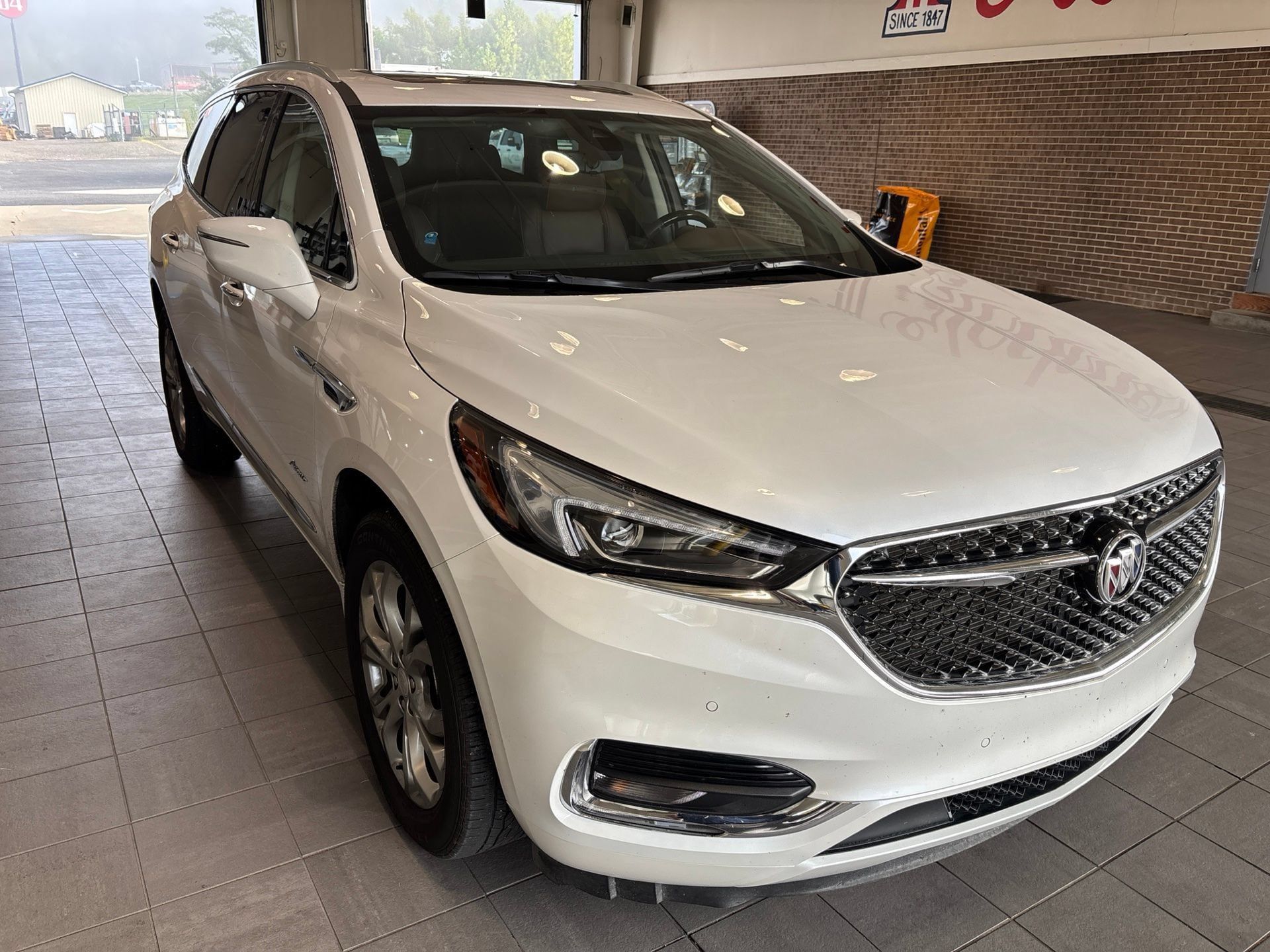 Used 2021 Buick Enclave Avenir w/ Avenir Technology Package AWD/4WD image 2