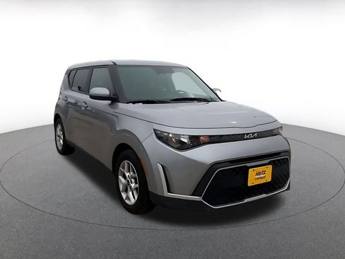 Used 2024 Kia Soul LX w/ Option Group 015 FWD image 3