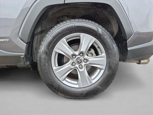 Used 2022 Toyota RAV4 XLE w/ Convenience Package AWD/4WD image 9
